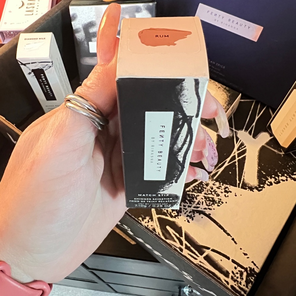 Fenty Beauty Box! 😍🌟🔥 - Picture 2 of 6